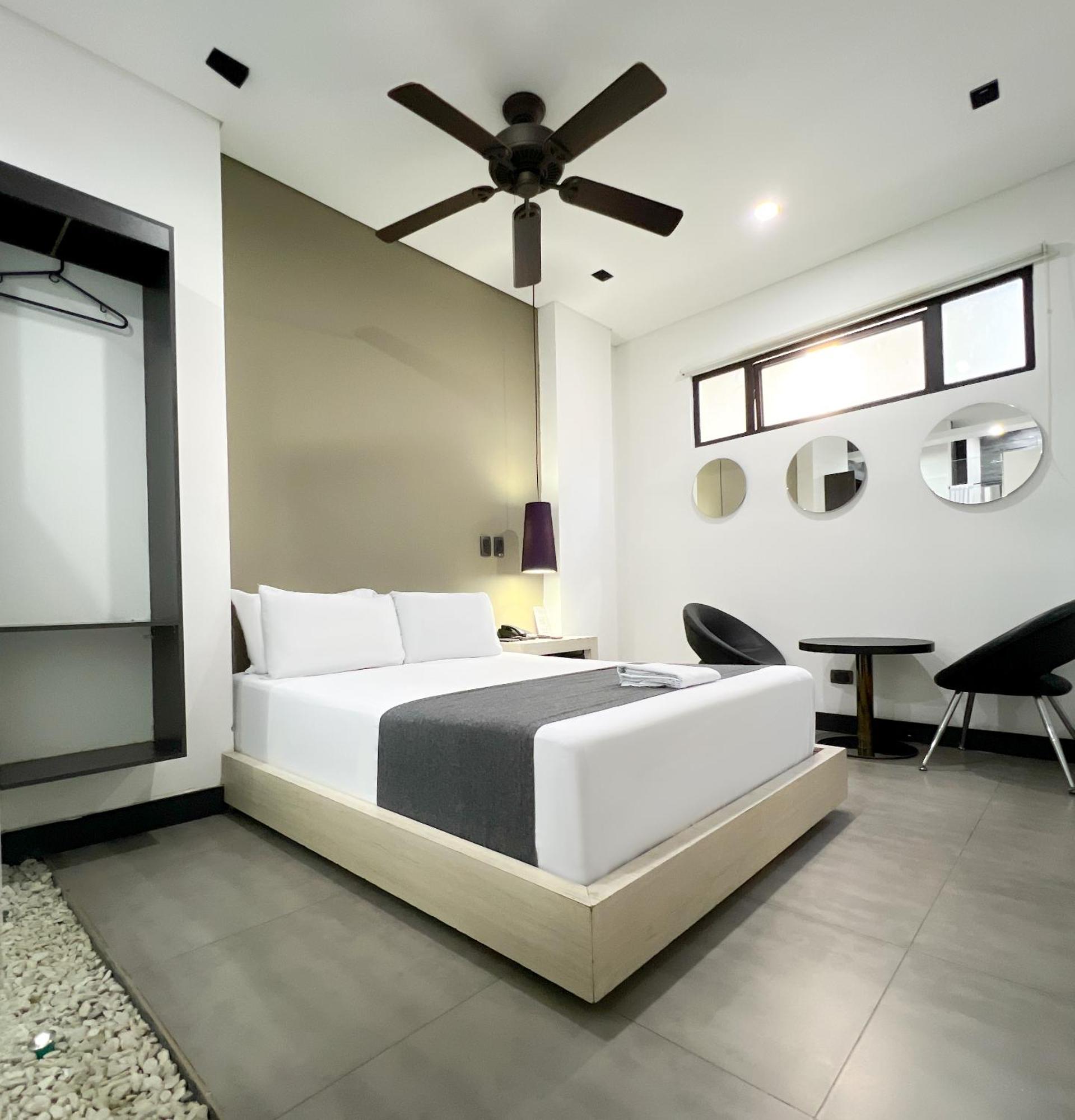 Hotel 47 Medellin Center Buitenkant foto