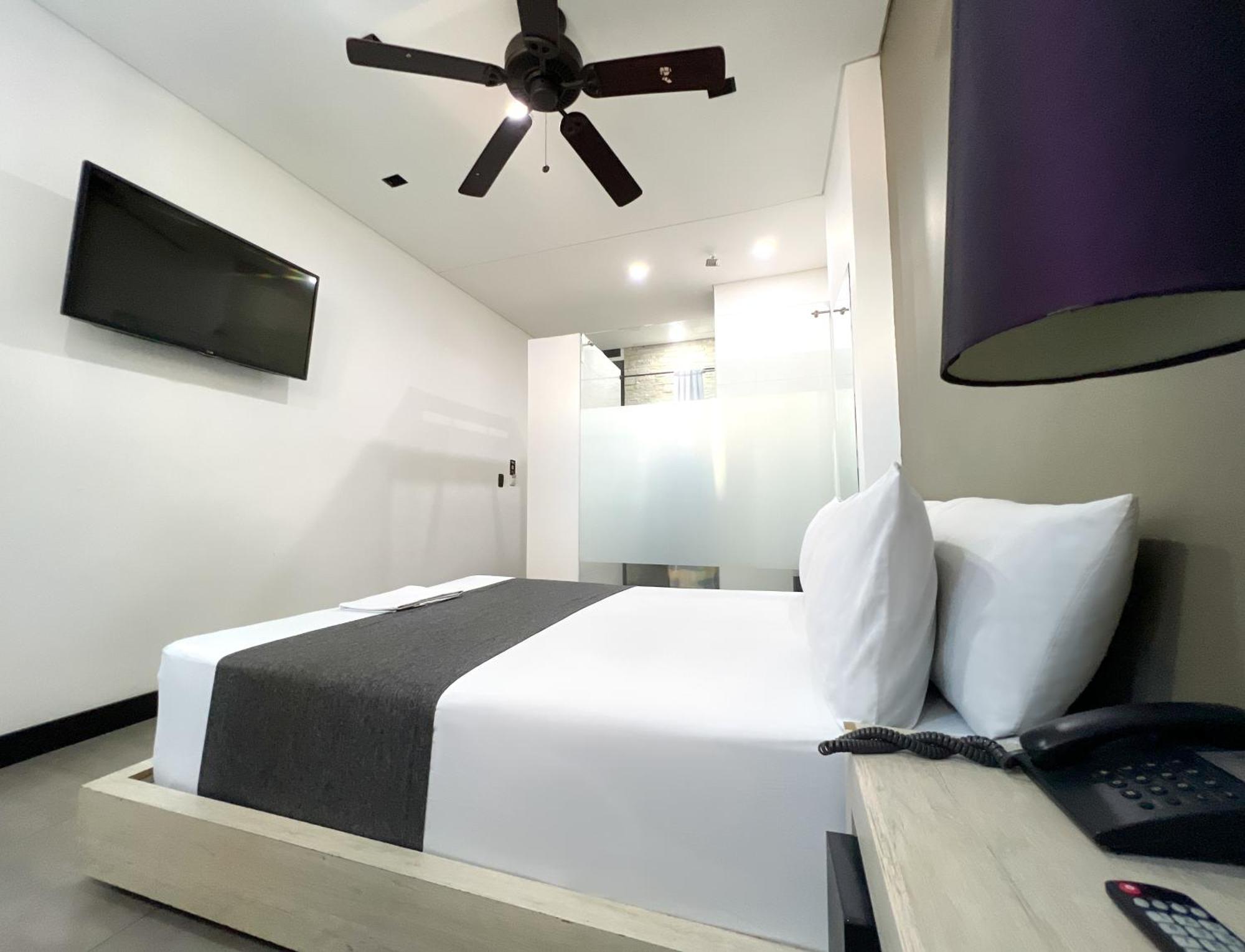 Hotel 47 Medellin Center Buitenkant foto
